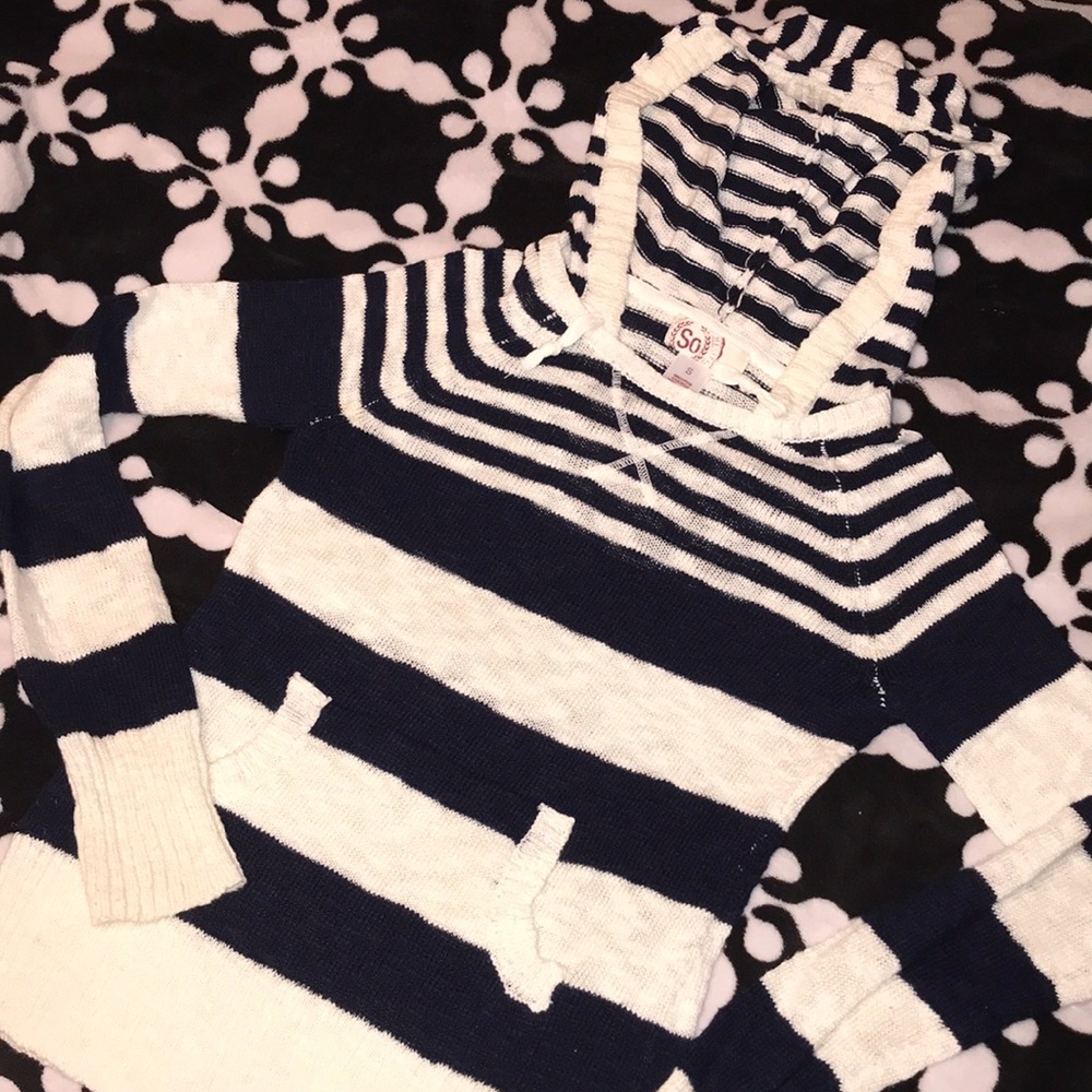 Kohl’s Juniors small navy and white knit hoodie
